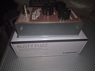 TC Electronic Rusty Fuzz Pedal Guitarra