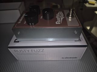 TC Electronic Rusty Fuzz Pedal Guitarra