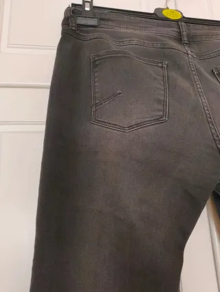 Pantalón vaquero negro