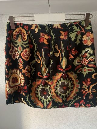 Falda mini Zara satinada estampada