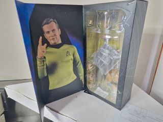 QMx Star Trek Capitán Kirk Figura Articulada