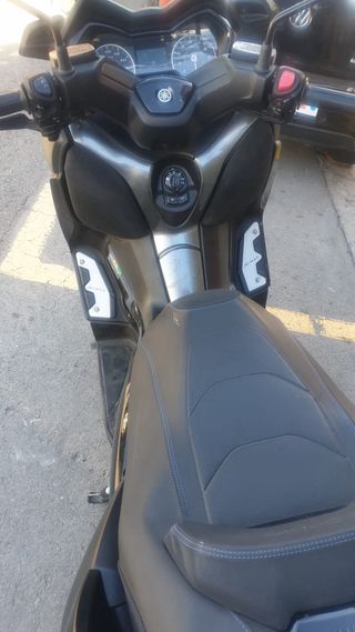 Yamaha XMAX 400 Tech Max