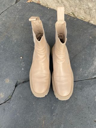 Botas em pele da Zara bege