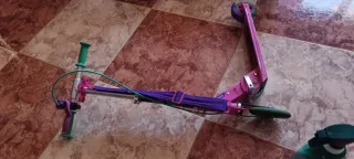 Patinete infantil morado y verde