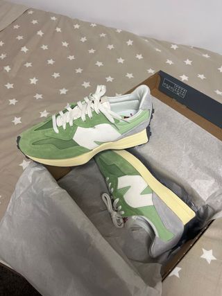 New Balance 327 Verde/Blanco Talla 43