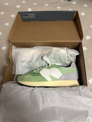 New Balance 327 Verde/Blanco Talla 43