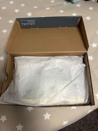 New Balance 327 Verde/Blanco Talla 43