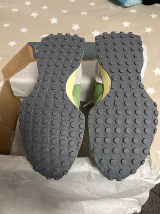 New Balance 327 Verde/Blanco Talla 43