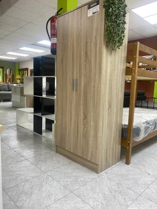 Armadio in legno con 2 ante e 2 cassetti