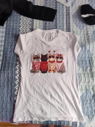 Camiseta de gatos con gafas de sol