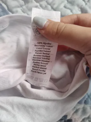 Camiseta de gatos con gafas de sol