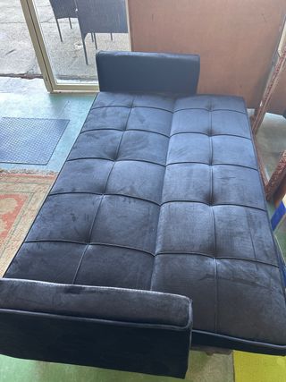 Sofá-cama negro de terciopelo