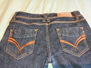 Pantalón vaquero Stradivarius talla 38