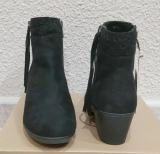 Botines Kylie Negros Nuevos.