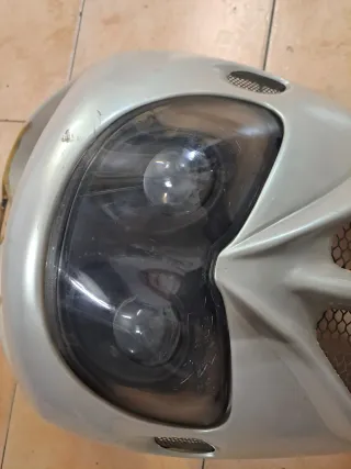 Frontal y Faro Piaggio Zip SP1