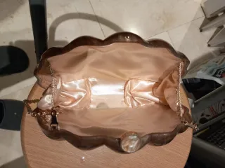 Bolso Clutch Forma Concha Dorado