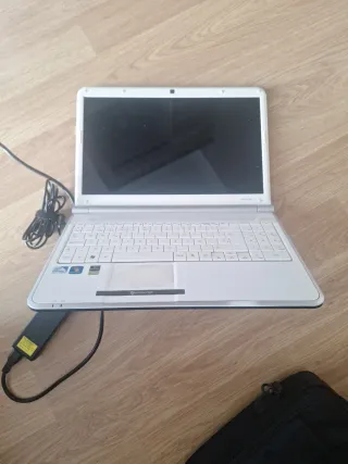 Packard Bell Easynote TJ66 Portátil