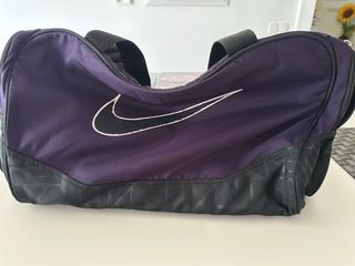 Bolsa de deporte Nike morada, lavada para venderla
