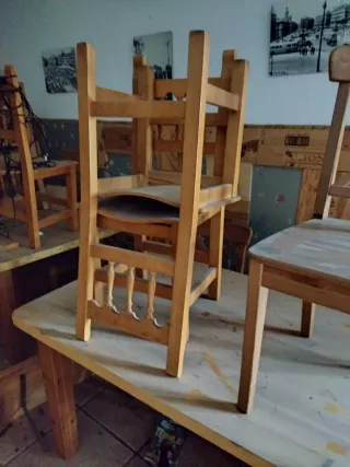 Mesa y sillas de bar