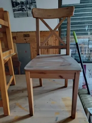 Mesa y sillas de bar