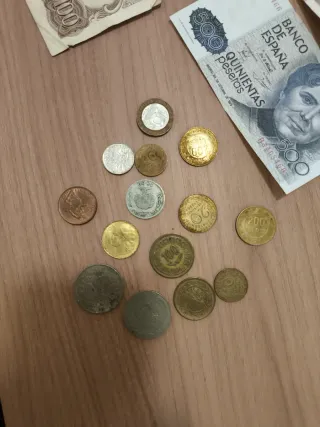 Billetes y monedas antiguas de España