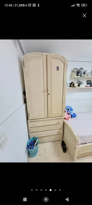 Armario de madera beige