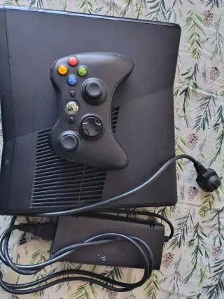 Xbox 360 Slim 250GB Negra