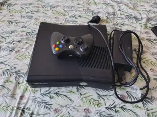 Xbox 360 Slim 250GB Negra