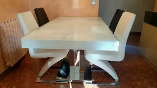 Mesa comedor extensible diseño moderno