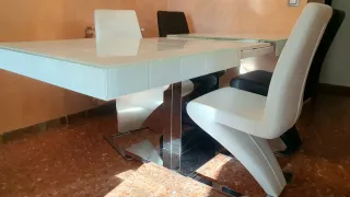 Mesa comedor extensible diseño moderno