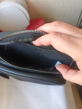 Riñonera efecto piel con cadena