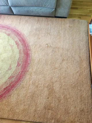 Alfombra salón tonos tejas, naranjas, amarillos