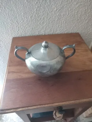 Azucarero antiguo de metal