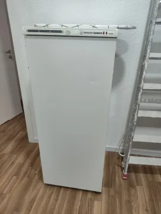 Congelador vertical Corberó