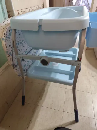 Cambiador y bañera para bebé