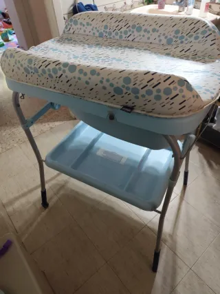 Cambiador y bañera para bebé