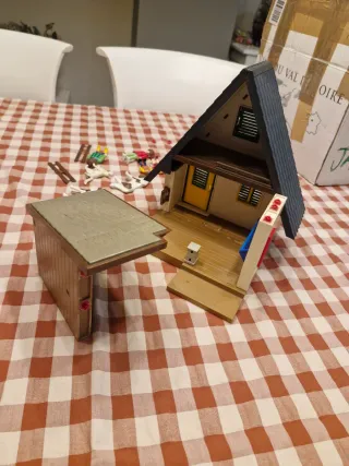 Casa Playmobil con figuras y accesorios