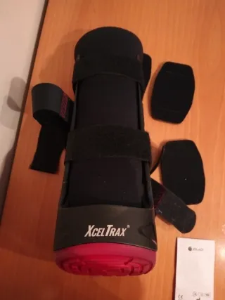 Bota Walker Larga DJO Negra y Roja. Talla S