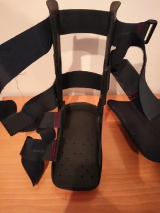 Bota Walker Larga DJO Negra y Roja. Talla S