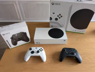 Xbox Series S 512GB SSD con dos mandos