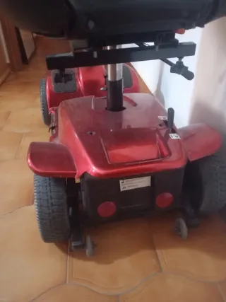 Scooter de movilidad reducida rojo