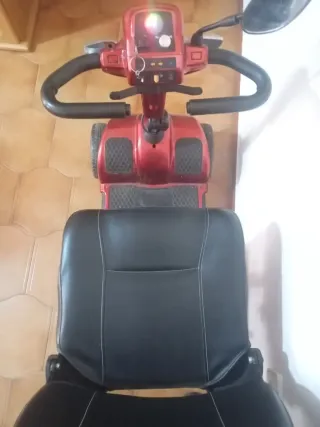 Scooter de movilidad reducida rojo