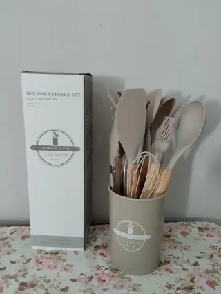 Set 12 Mestoli Cucina Silicone e Legno Beige