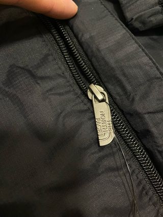 Chaqueta impermeable The North Face negra