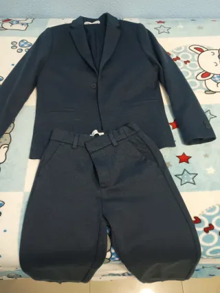 Traje chaqueta niño azul, talla 9 de Zara