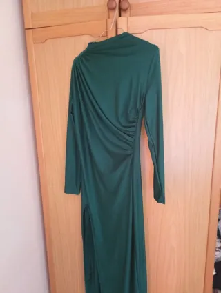 Vestido largo verde con abertura marca shein