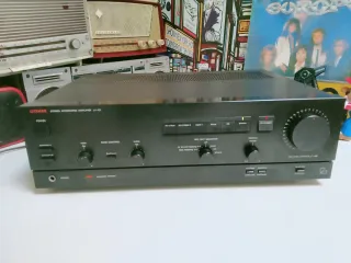 Amplificador Integrado Estéreo Luxman LV-101