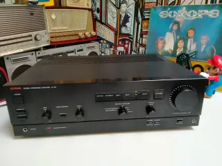 Amplificador Integrado Estéreo Luxman LV-101
