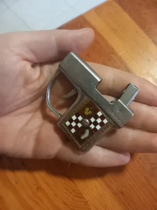 Mechero antiguo Corona con escudo