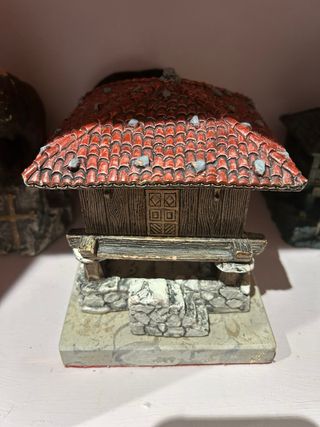 Casa delle bambole con mobili